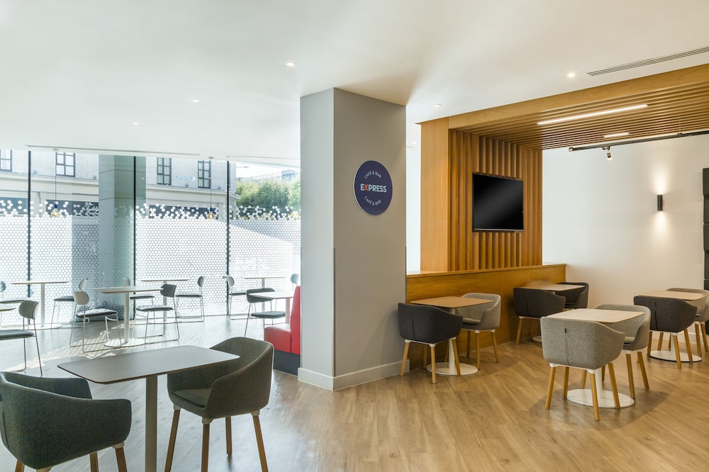 Holiday Inn Express Dublin City Centre by IHG — Restaurant & bars in Dublin, Dublin City