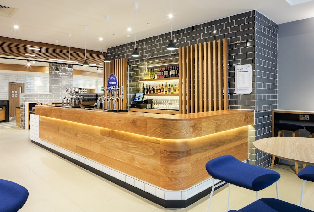 Holiday Inn Express Dublin City Centre by IHG — Restaurant & bars in Dublin, Dublin City
