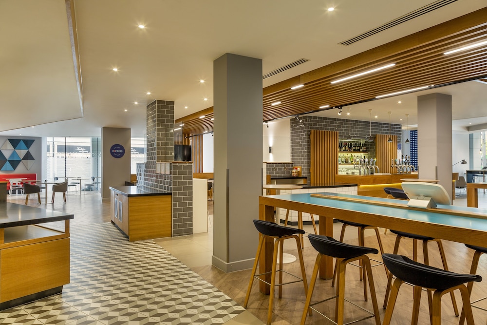 Holiday Inn Express Dublin City Centre by IHG — Restaurant & bars in Dublin, Dublin City