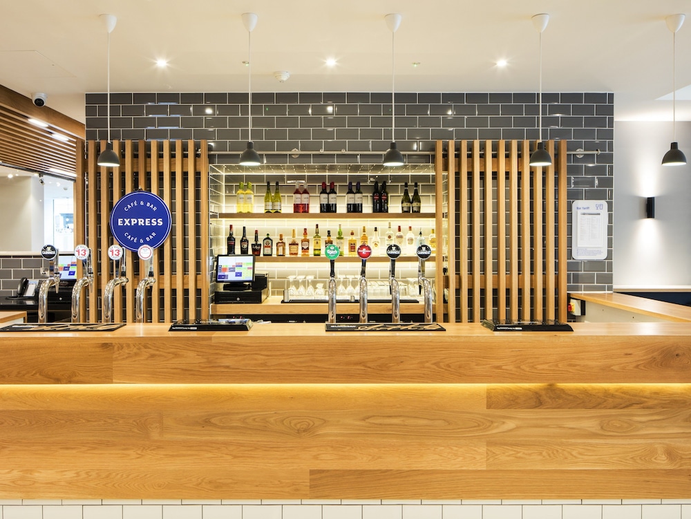 Holiday Inn Express Dublin City Centre by IHG — Restaurant & bars in Dublin, Dublin City