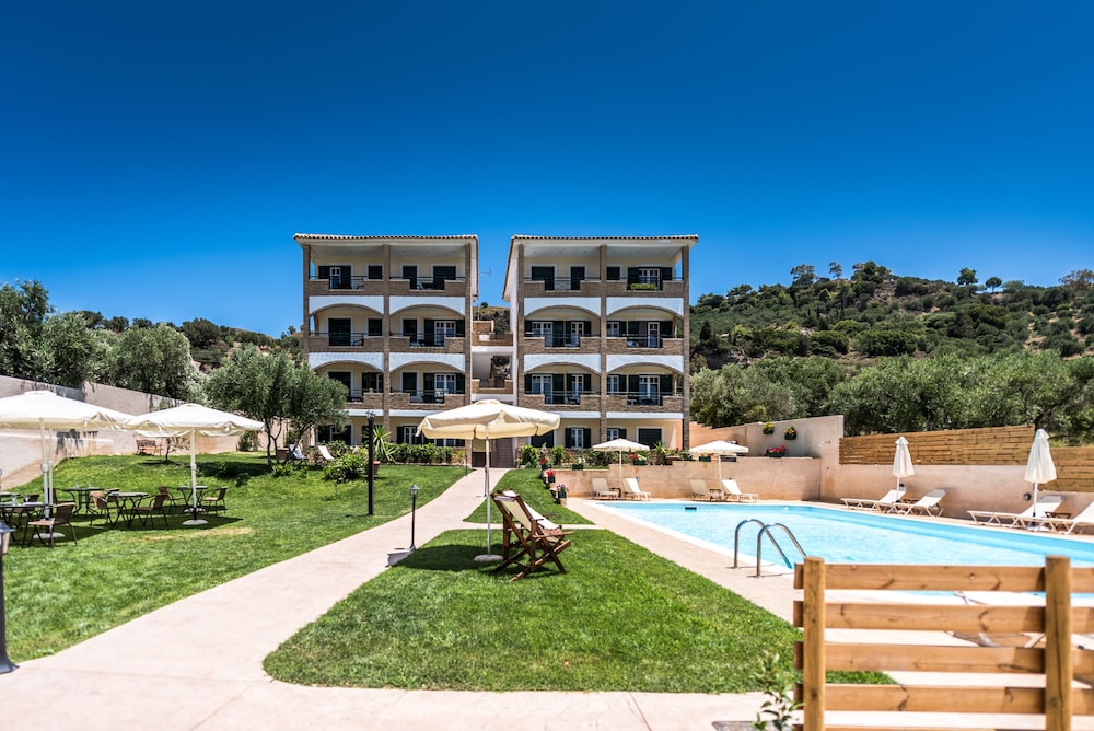 Dolce Vita Residence — Swimming pool in Kalamaki (Zakynthos), Ionian Islands