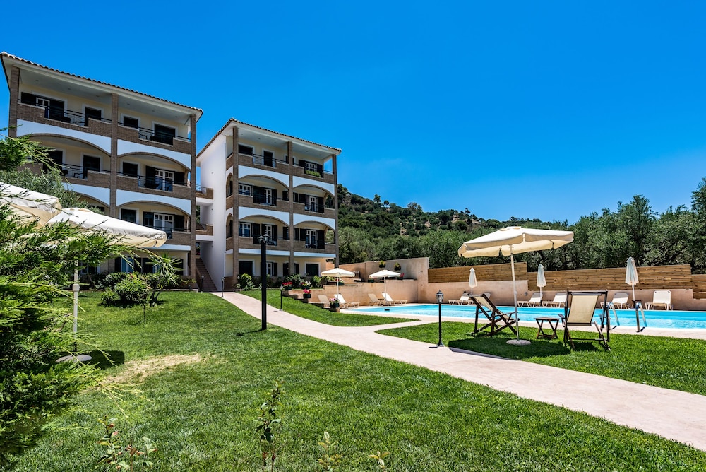 Dolce Vita Residence — Swimming pool in Kalamaki (Zakynthos), Ionian Islands