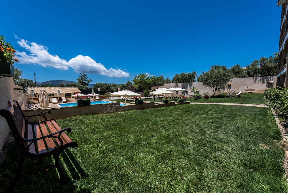 Dolce Vita Residence — Swimming pool in Kalamaki (Zakynthos), Ionian Islands