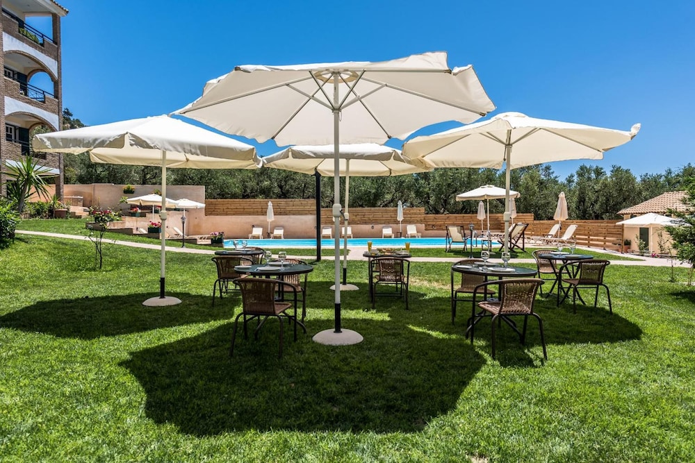 Dolce Vita Residence — Swimming pool in Kalamaki (Zakynthos), Ionian Islands