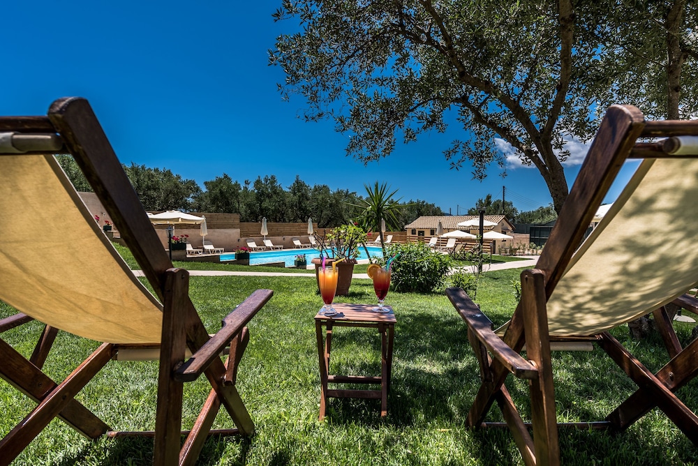 Dolce Vita Residence — Swimming pool in Kalamaki (Zakynthos), Ionian Islands