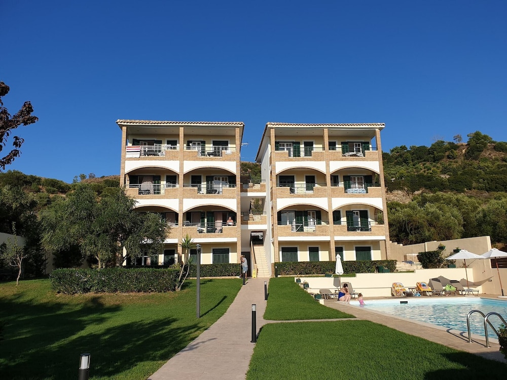 Dolce Vita Residence — Hotel building in Kalamaki (Zakynthos), Ionian Islands