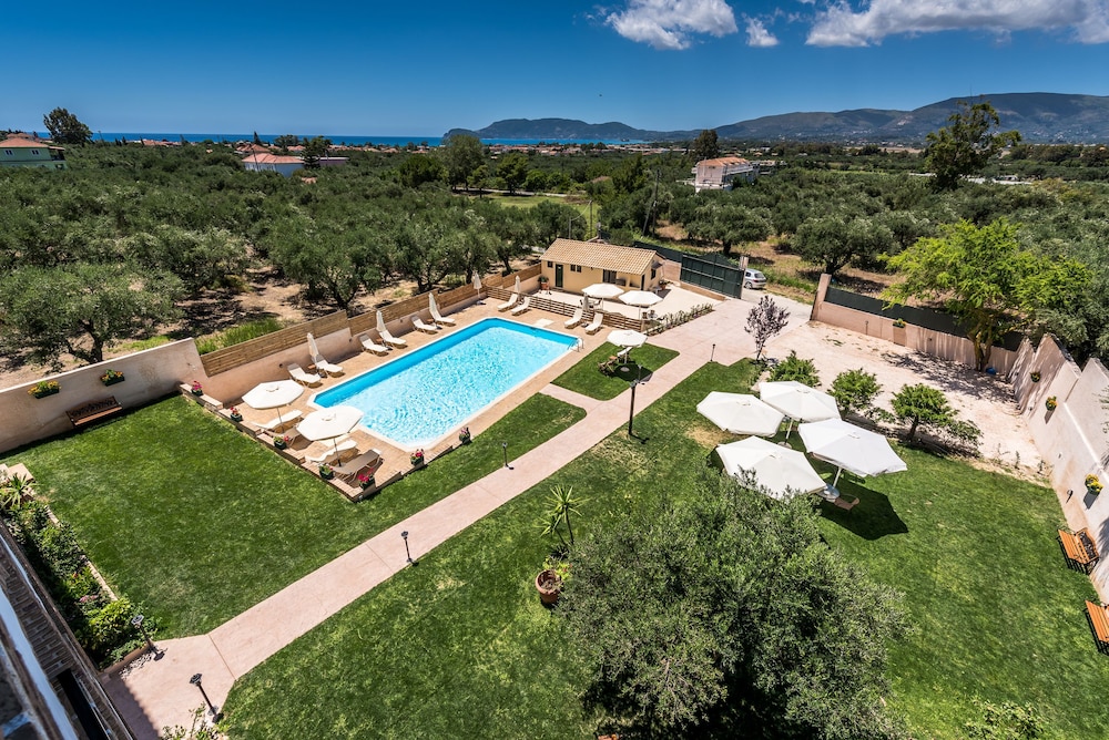 Dolce Vita Residence — Swimming pool in Kalamaki (Zakynthos), Ionian Islands