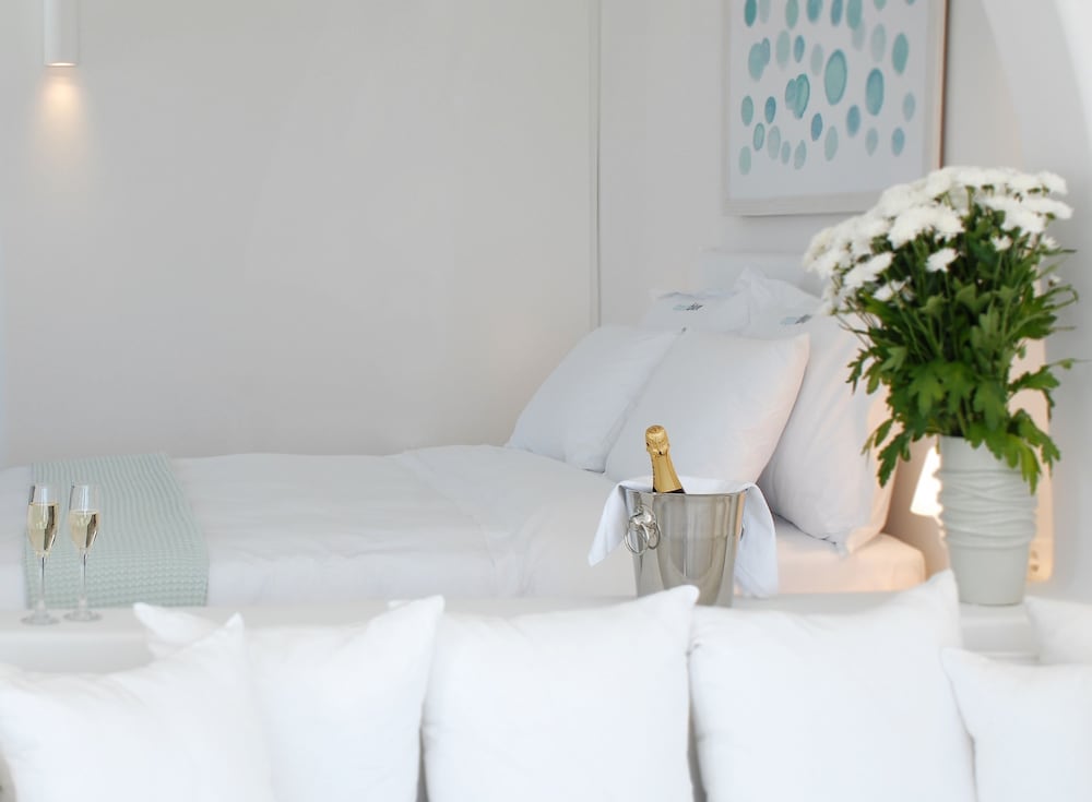 Aqua Blue Hotel — Hotel rooms in Perissa, South Aegean