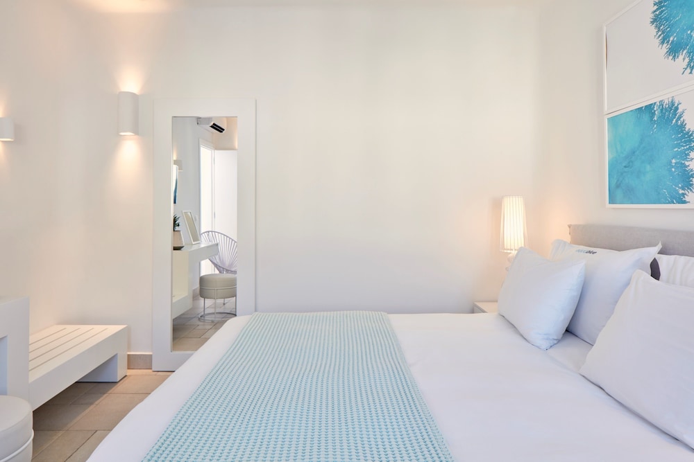 Aqua Blue Hotel — Hotel rooms in Perissa, South Aegean