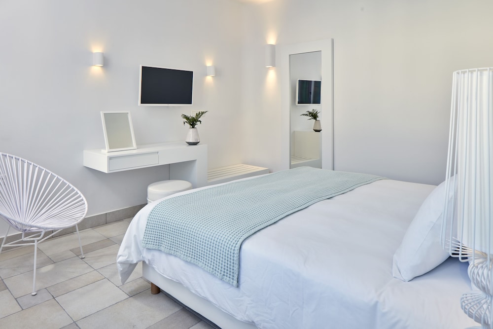 Aqua Blue Hotel — Hotel rooms in Perissa, South Aegean