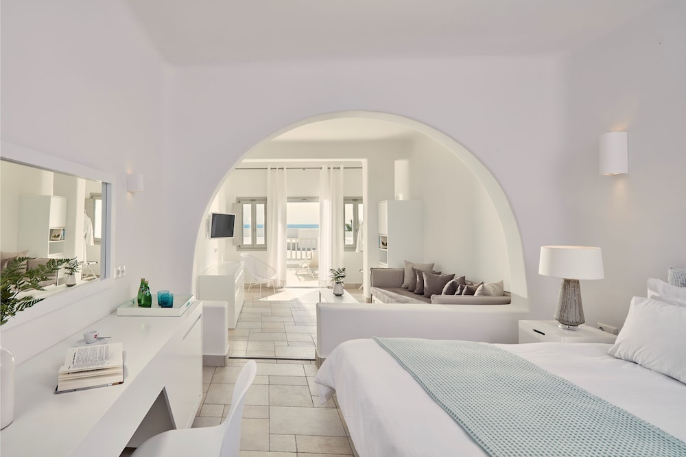 Aqua Blue Hotel — Hotel rooms in Perissa, South Aegean