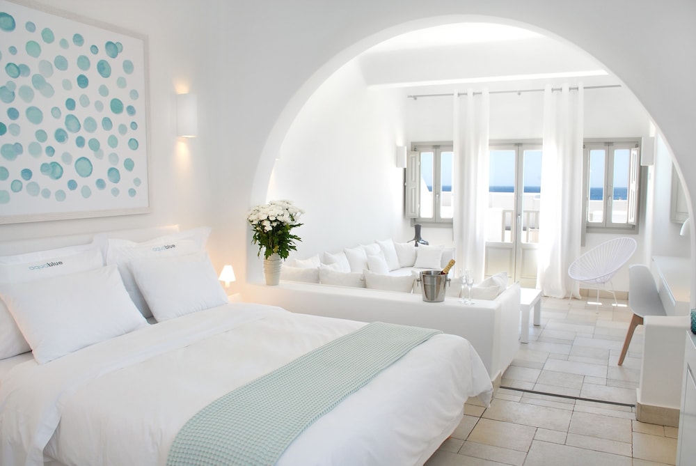 Aqua Blue Hotel — Hotel rooms in Perissa, South Aegean
