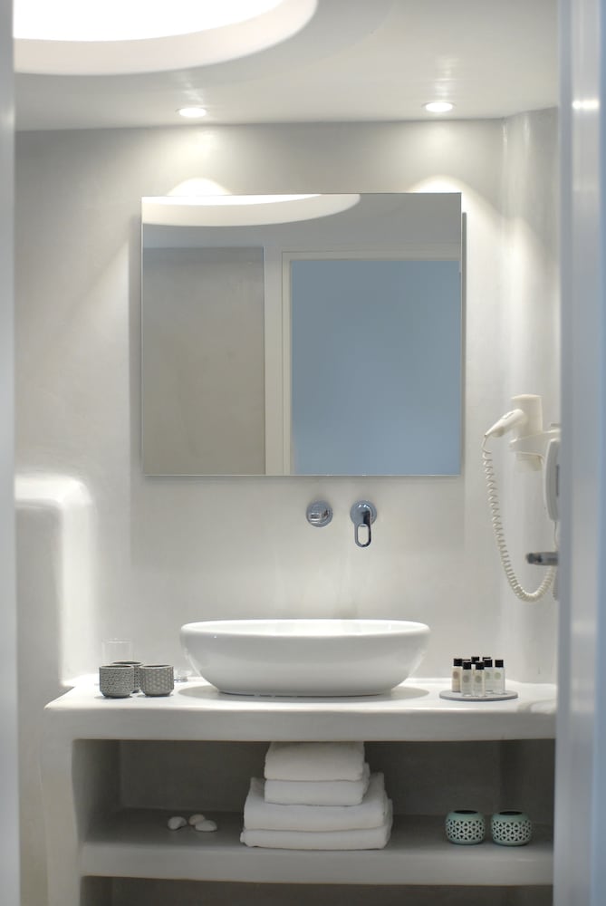 Aqua Blue Hotel — Hotel rooms in Perissa, South Aegean