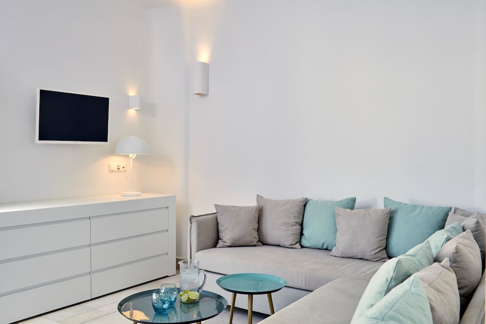 Aqua Blue Hotel — Hotel rooms in Perissa, South Aegean