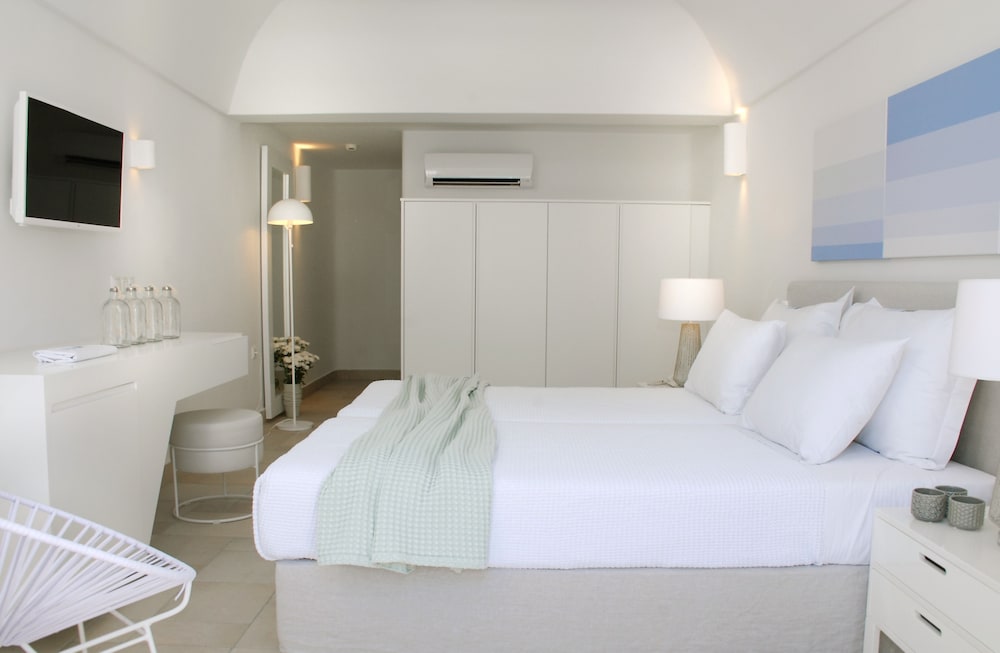 Aqua Blue Hotel — Hotel rooms in Perissa, South Aegean