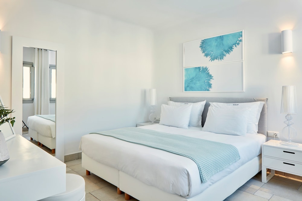 Aqua Blue Hotel — Hotel rooms in Perissa, South Aegean