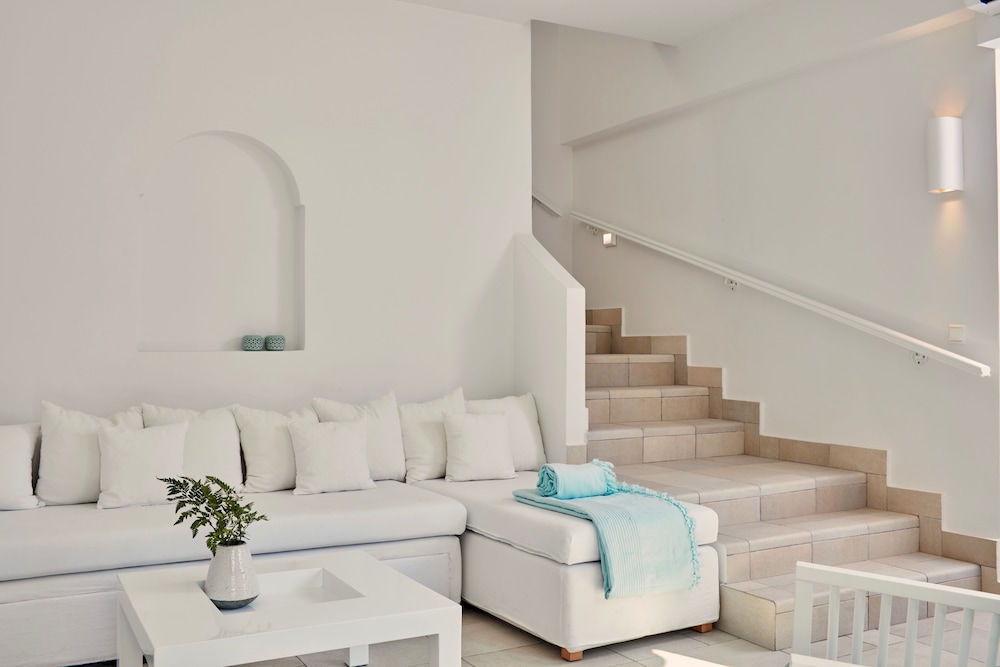 Aqua Blue Hotel — Hotel rooms in Perissa, South Aegean