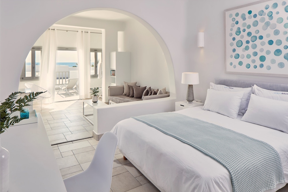 Aqua Blue Hotel — Hotel rooms in Perissa, South Aegean
