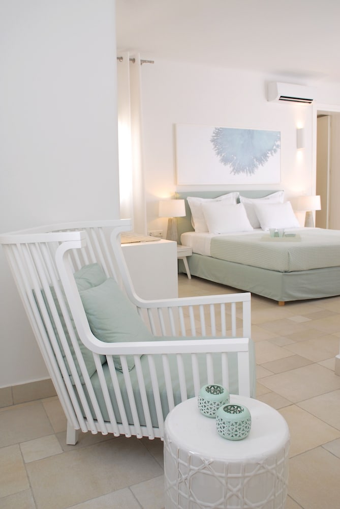 Aqua Blue Hotel — Hotel rooms in Perissa, South Aegean