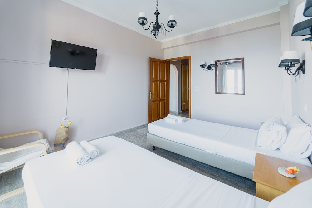 Stellatos House — Hotel rooms in Poros, Ionian Islands