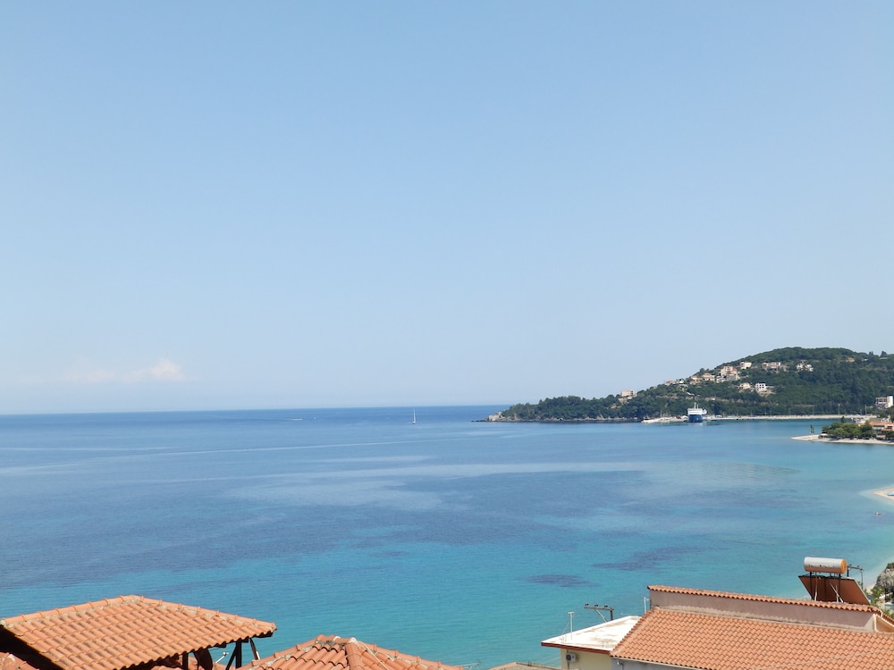 Stellatos House — Hotel rooms in Poros, Ionian Islands