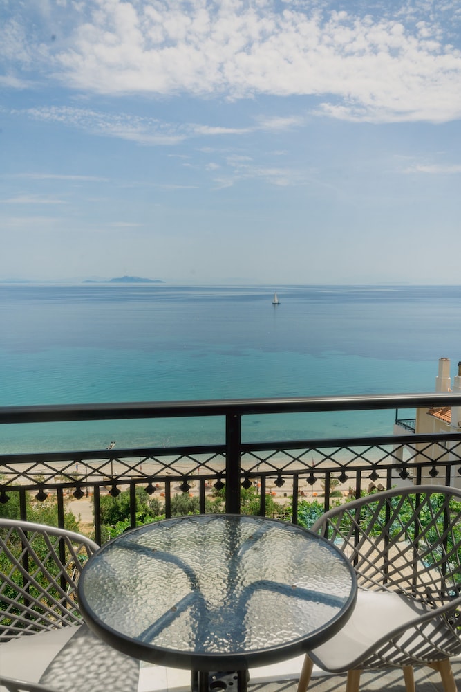 Stellatos House — Hotel rooms in Poros, Ionian Islands