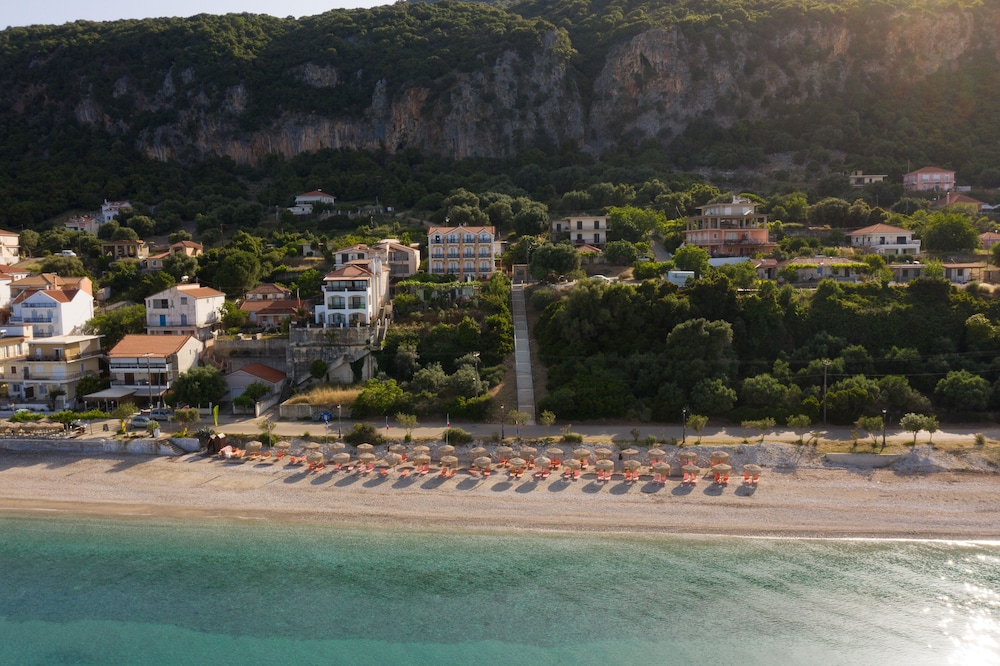 Stellatos House — Beach in Poros, Ionian Islands