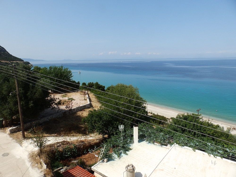 Stellatos House — Beach in Poros, Ionian Islands