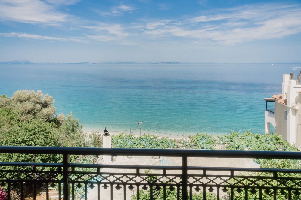 Stellatos House — Beach in Poros, Ionian Islands