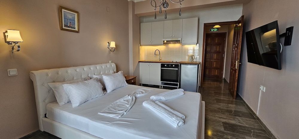 Stellatos House — Hotel rooms in Poros, Ionian Islands