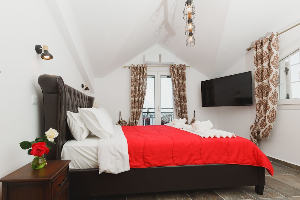 Stellatos House — Hotel rooms in Poros, Ionian Islands
