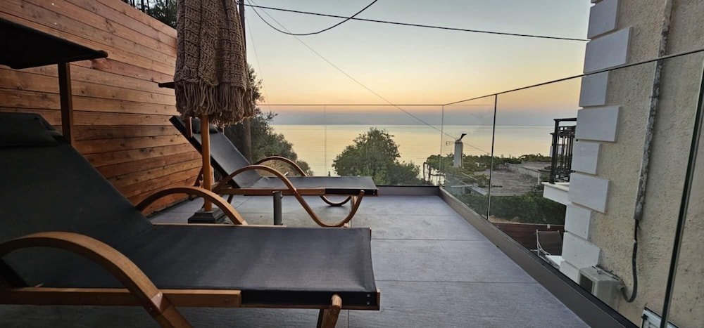 Stellatos House — Hotel rooms in Poros, Ionian Islands