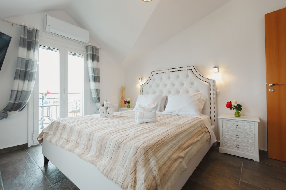 Stellatos House — Hotel rooms in Poros, Ionian Islands