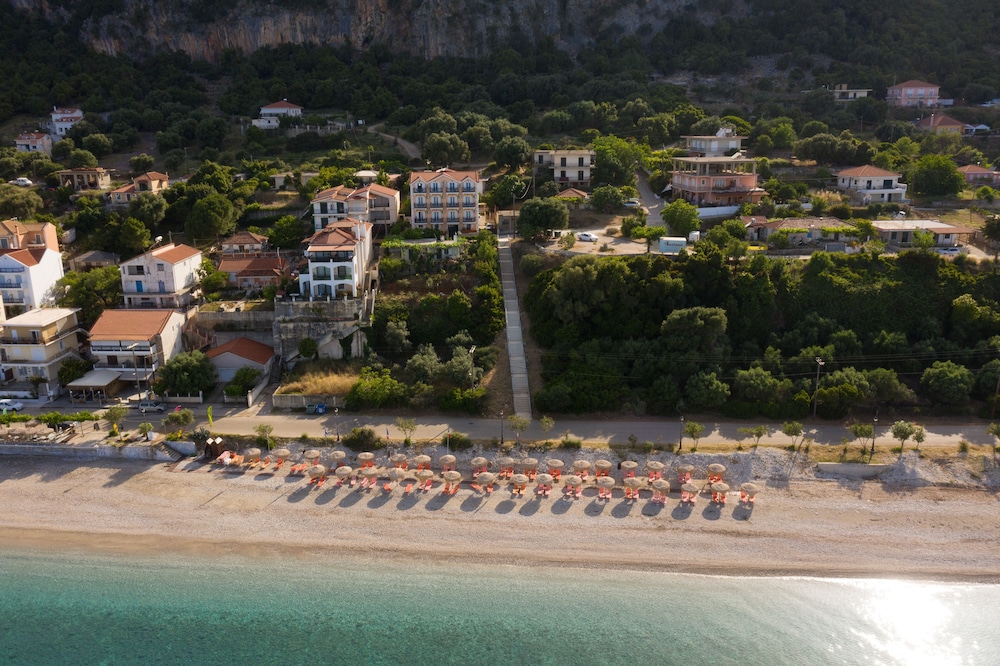 Stellatos House — Beach in Poros, Ionian Islands