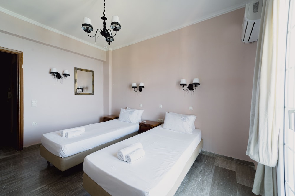 Stellatos House — Hotel rooms in Poros, Ionian Islands