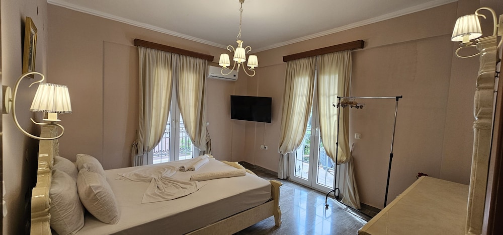 Stellatos House — Hotel rooms in Poros, Ionian Islands
