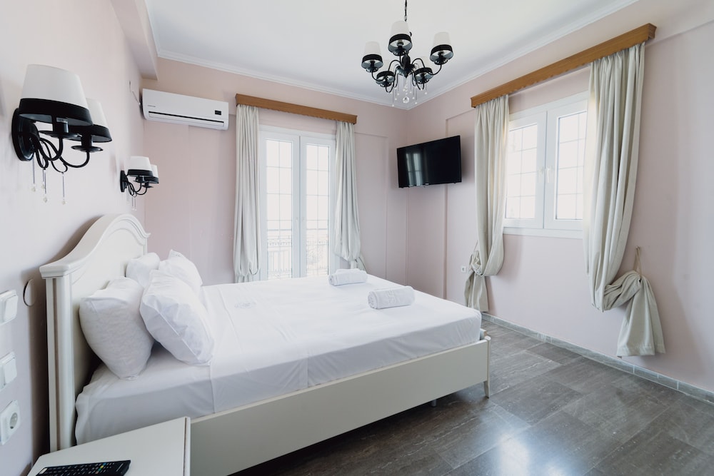 Stellatos House — Hotel rooms in Poros, Ionian Islands