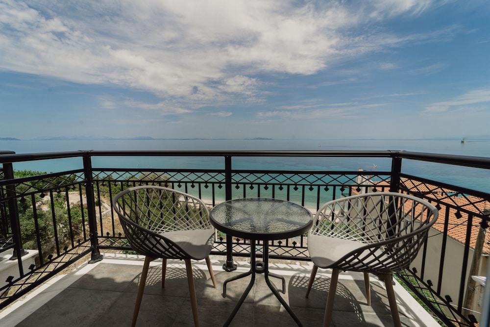 Stellatos House — Hotel rooms in Poros, Ionian Islands