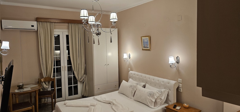 Stellatos House — Hotel rooms in Poros, Ionian Islands