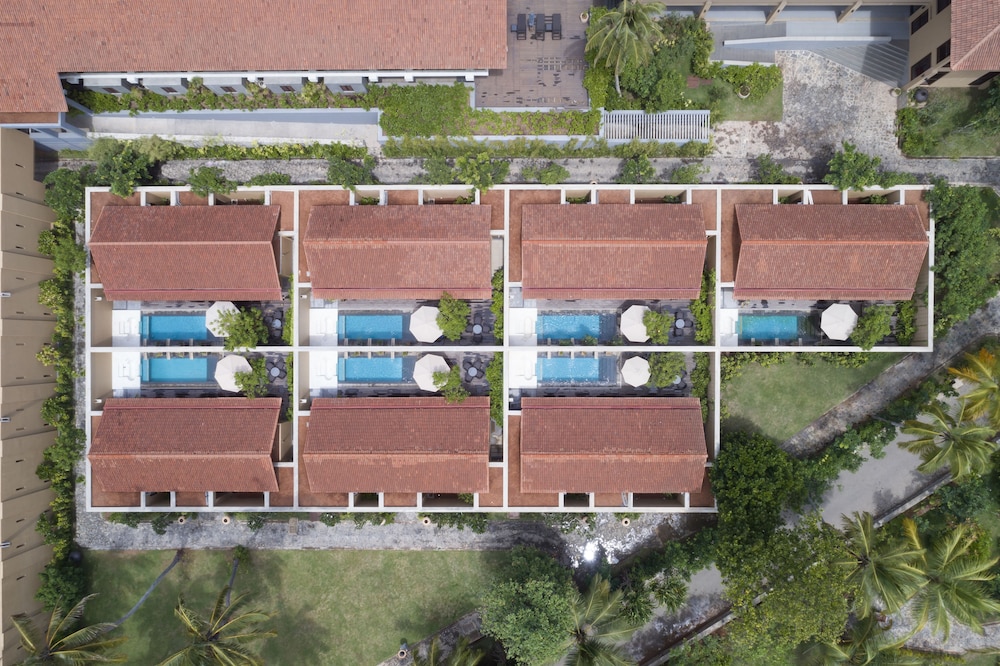 Anantara Kalutara Resort — Swimming pool in Kalutara