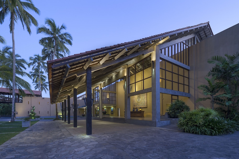 Anantara Kalutara Resort — Hotel building in Kalutara