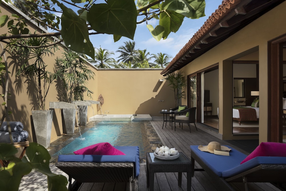Anantara Kalutara Resort — Swimming pool in Kalutara