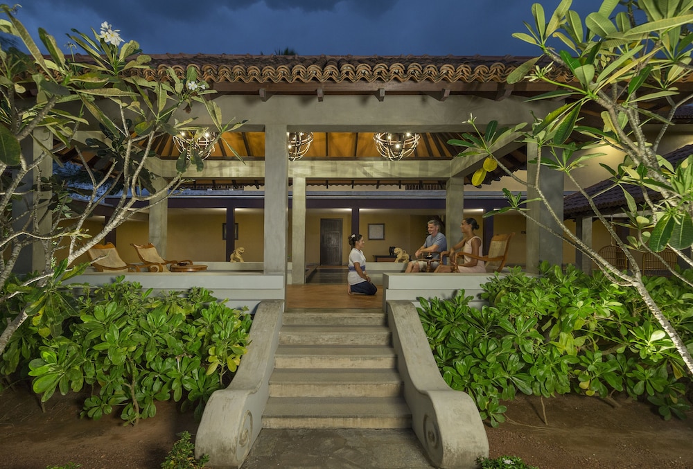 Anantara Kalutara Resort — Hotel building in Kalutara