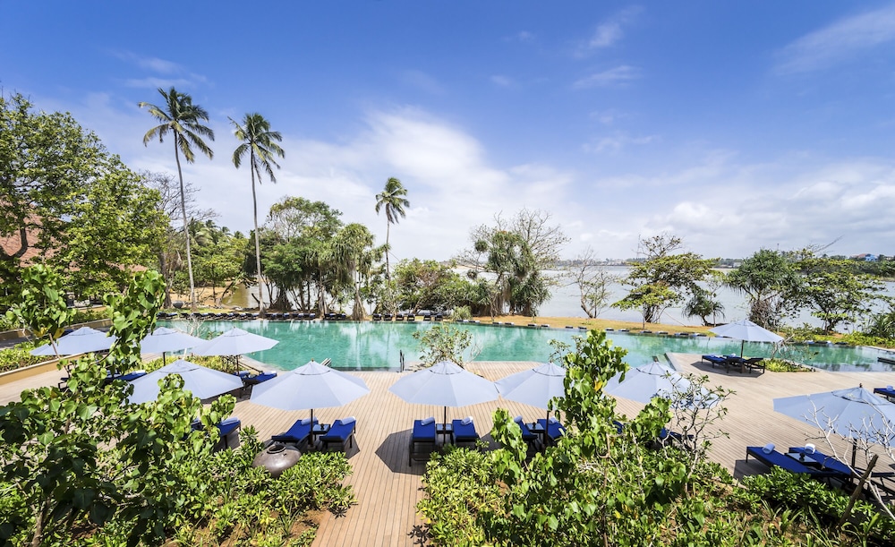 Anantara Kalutara Resort — Swimming pool in Kalutara