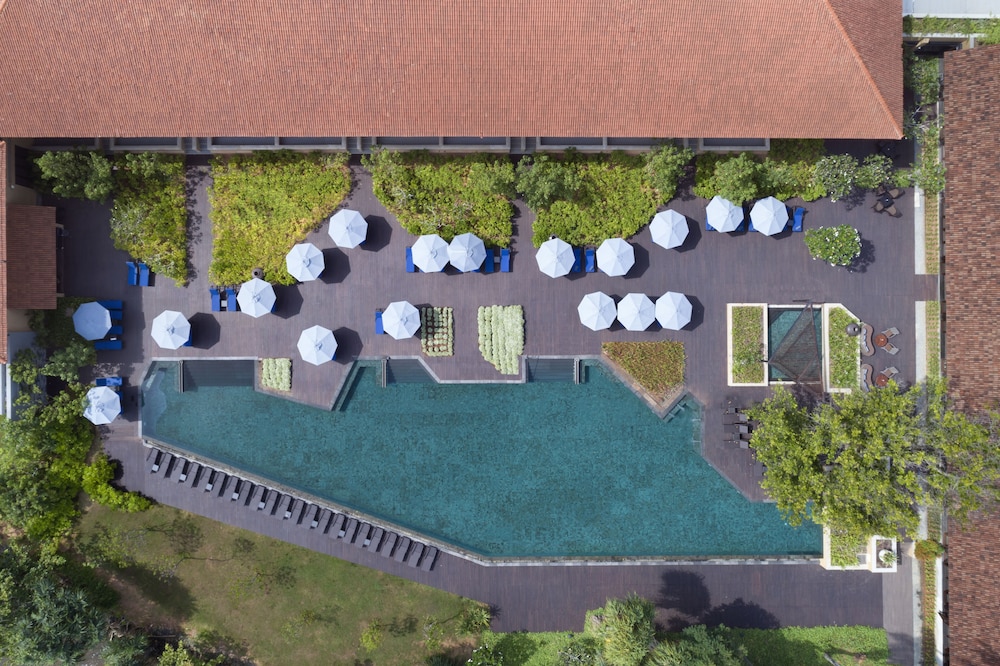 Anantara Kalutara Resort — Swimming pool in Kalutara