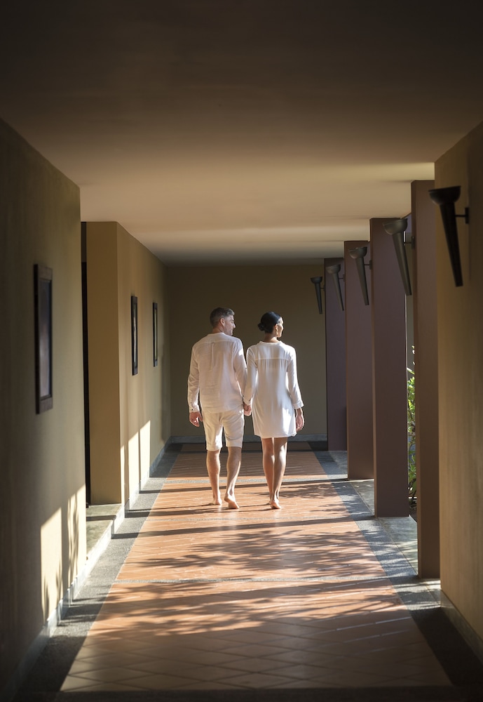 Anantara Kalutara Resort — Hotel building in Kalutara