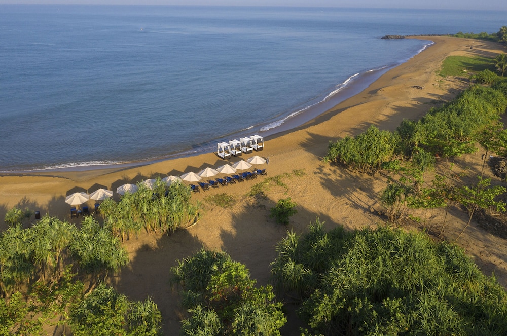 Anantara Kalutara Resort — Beach in Kalutara