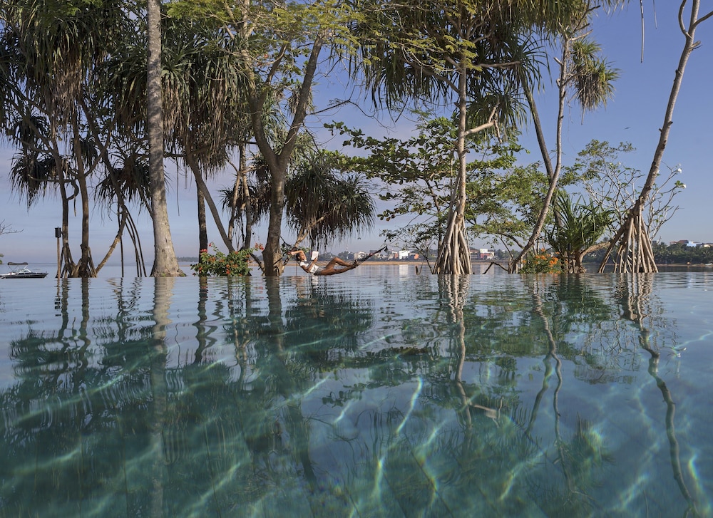 Anantara Kalutara Resort — Swimming pool in Kalutara