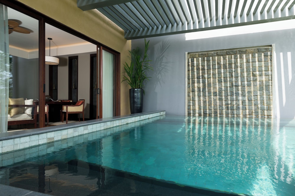 Anantara Kalutara Resort — Swimming pool in Kalutara