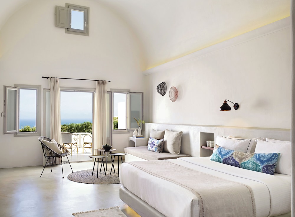 Santo Pure Oia Suites & Villas — Hotel rooms in Oia, South Aegean